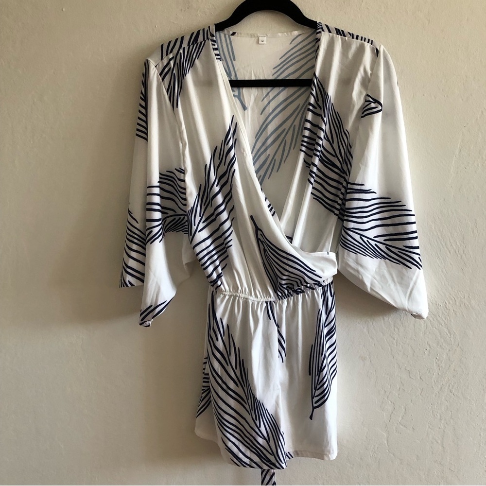 Patterned Open Front Robe Size Medium - image 1